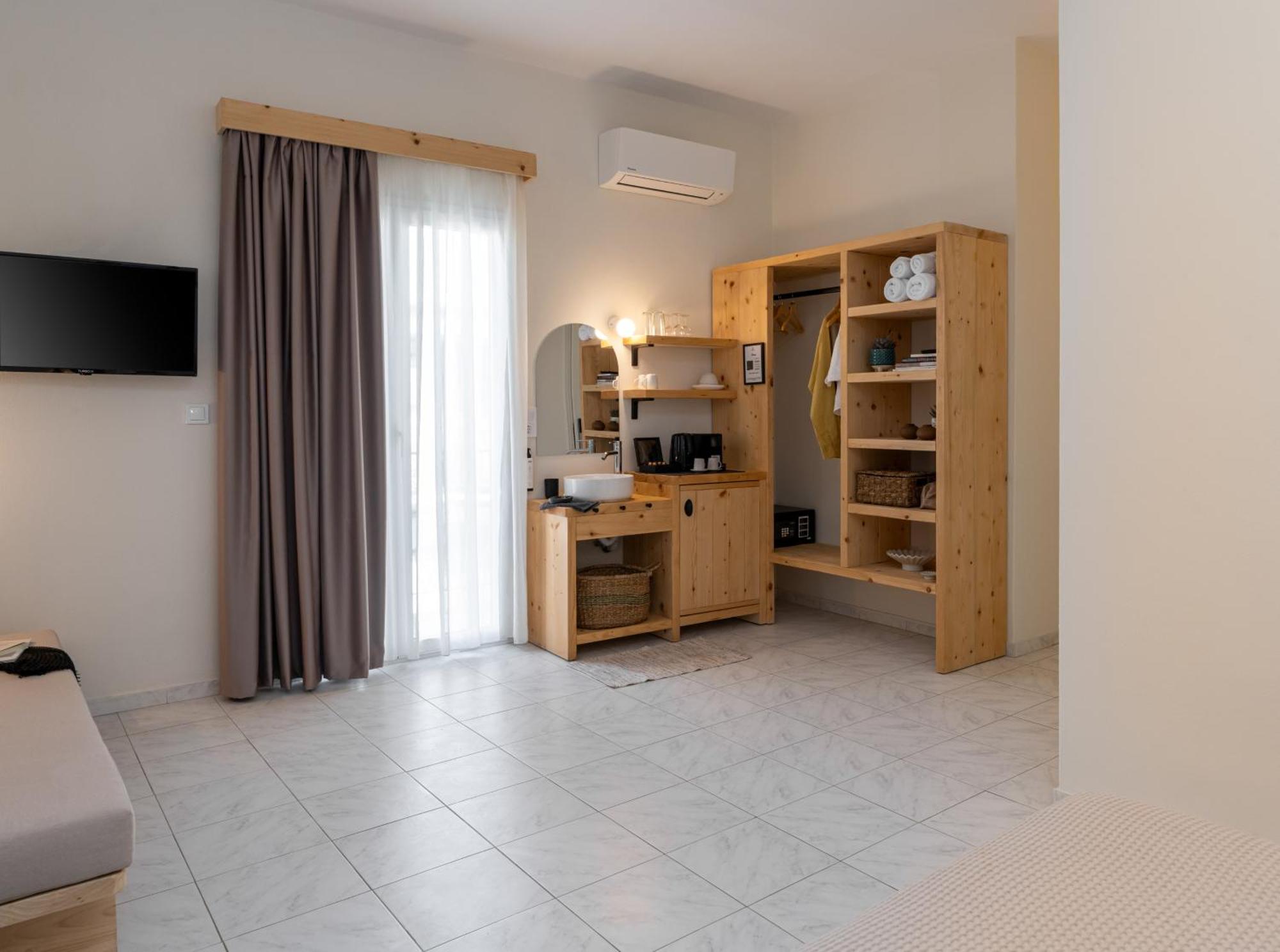 Capella Skiathos, Town Exterior photo